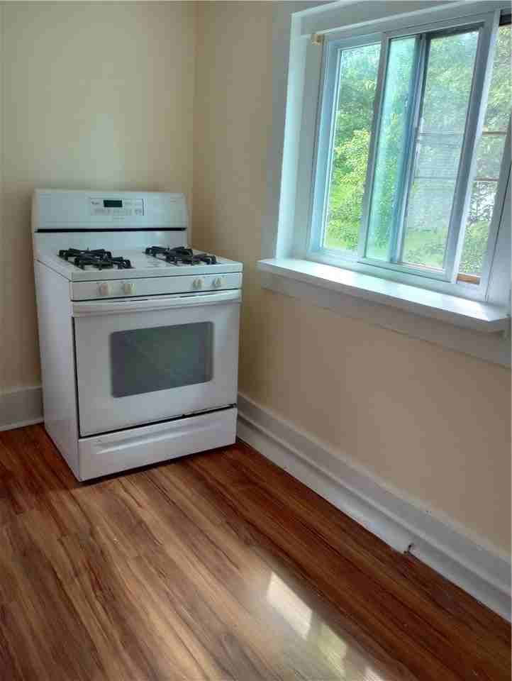120 W 6th St #201 - Photo 5 of 16