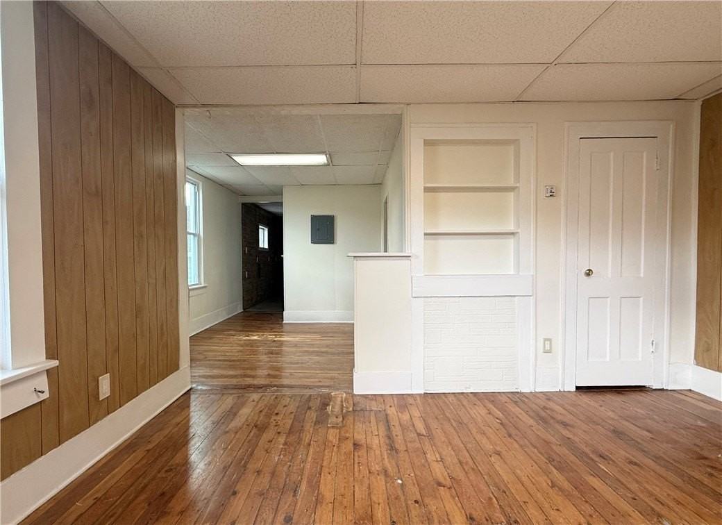 402 E 2nd St - Photo 3 of 8