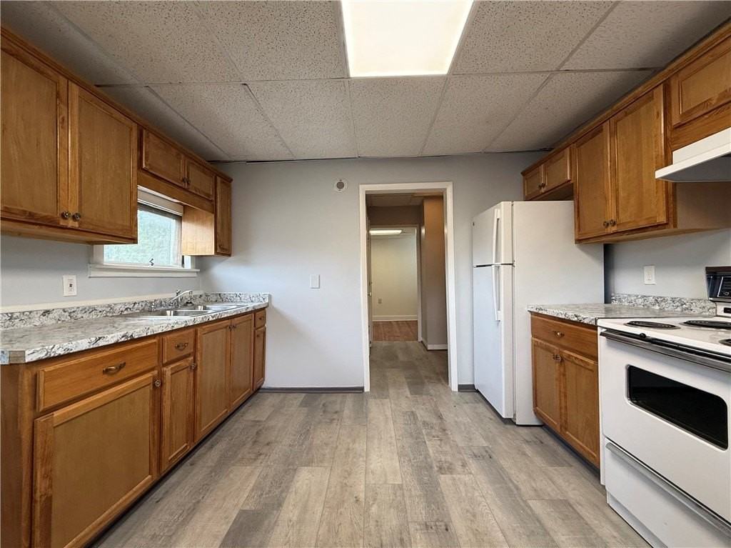 402 E 2nd St - Photo 5 of 8