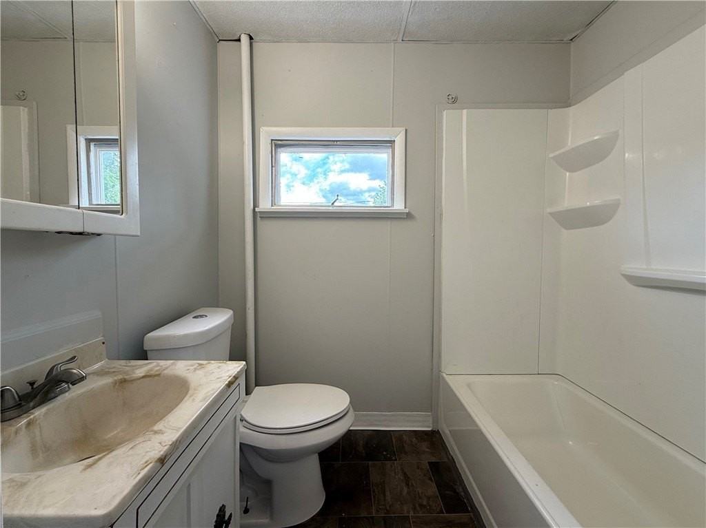 402 E 2nd St - Photo 7 of 8