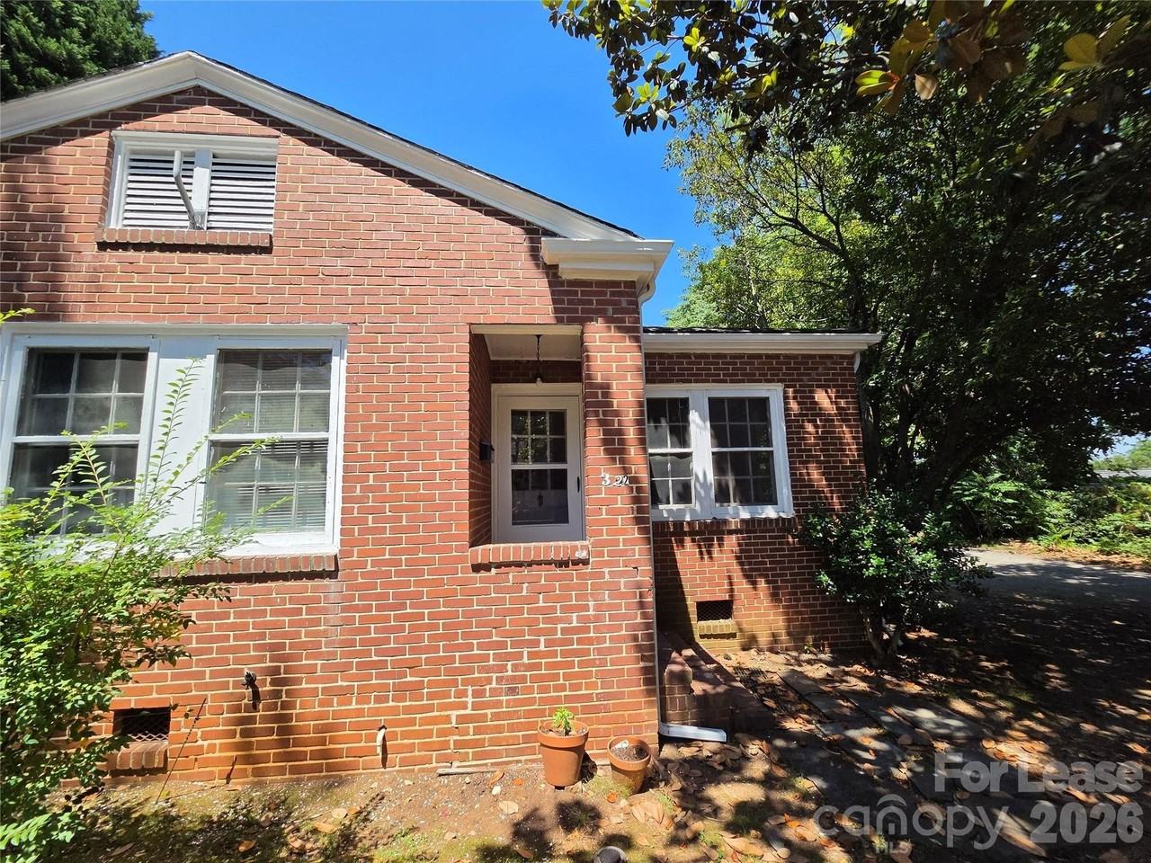 322 W Mccubbins St - Photo 2 of 11