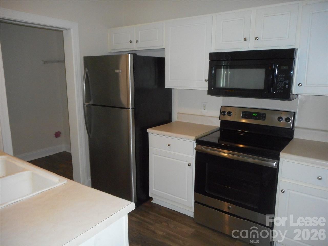 2421 Ryerson Ct - Photo 4 of 20
