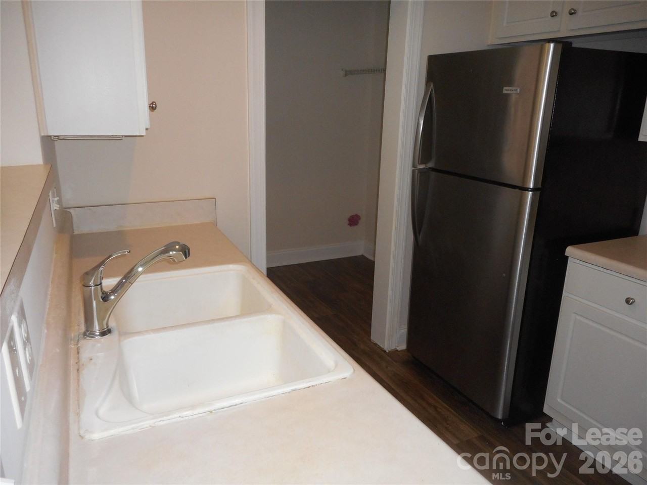 2421 Ryerson Ct - Photo 5 of 20