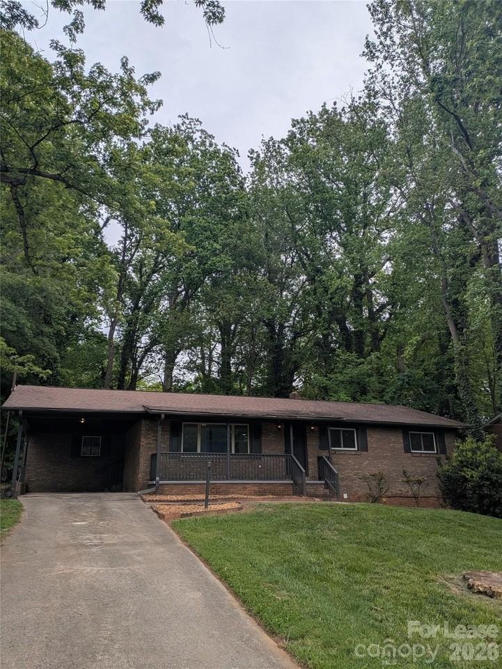 1002 Hemlock Dr
