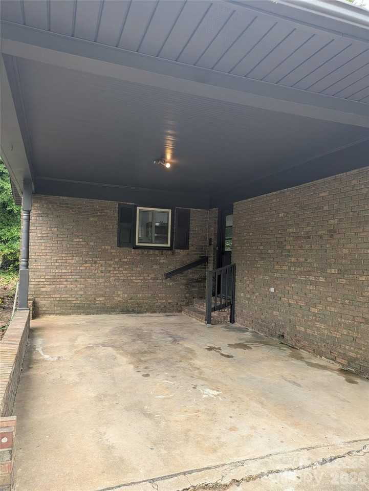 1002 Hemlock Dr - Photo 3 of 42