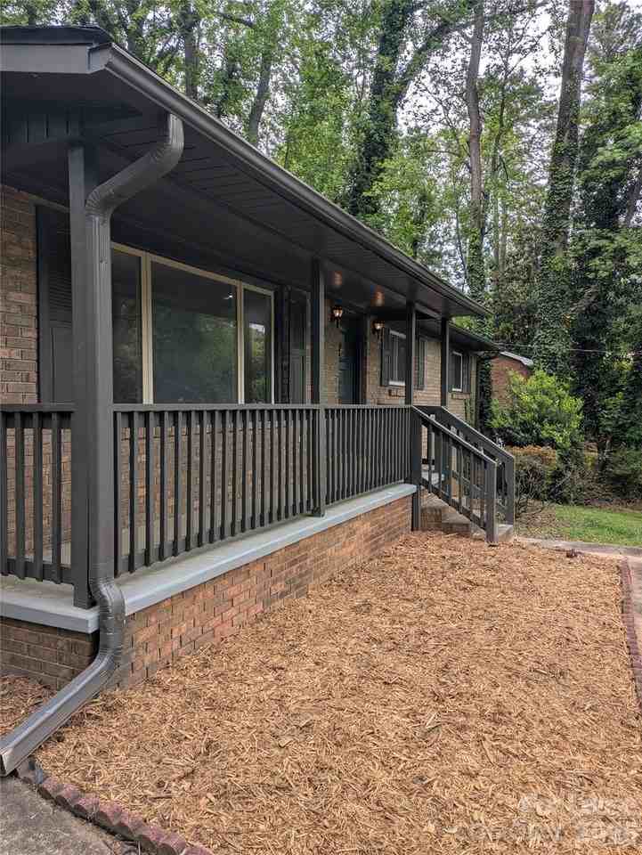 1002 Hemlock Dr - Photo 4 of 42