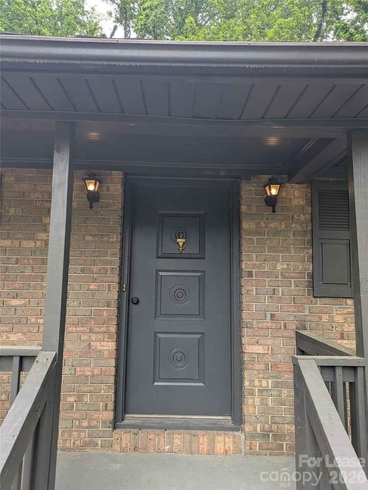1002 Hemlock Dr - Photo 5 of 42