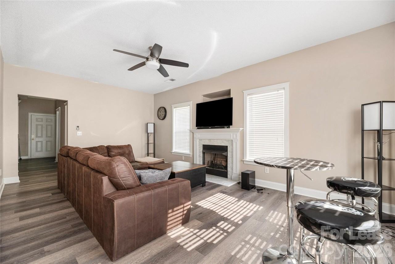 13604 Glenwyck Ln - Photo 5 of 35