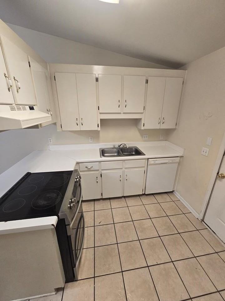 1311 Baywood Rd - Photo 2 of 14
