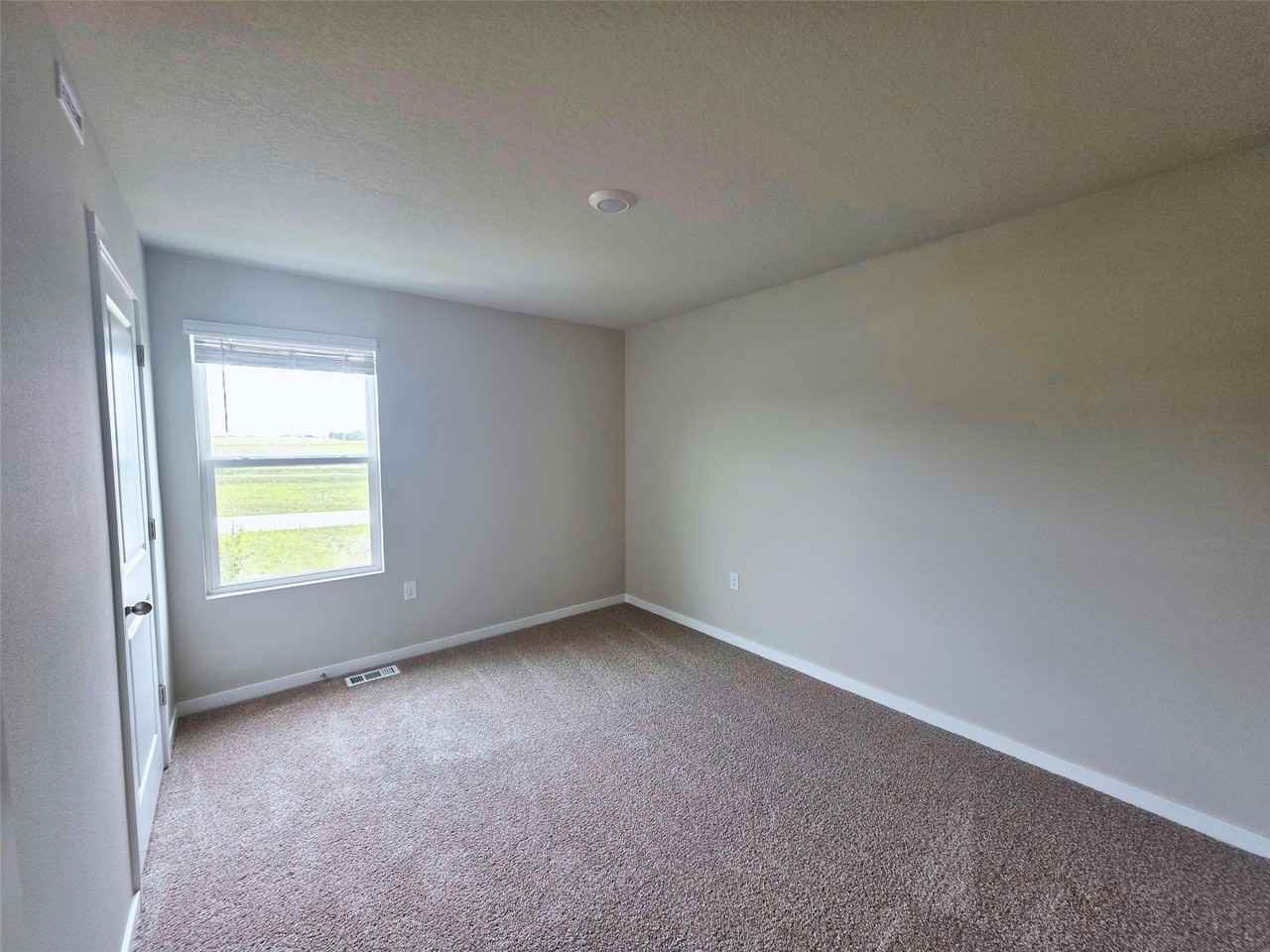 4747 170th Pl - Photo 5 of 6