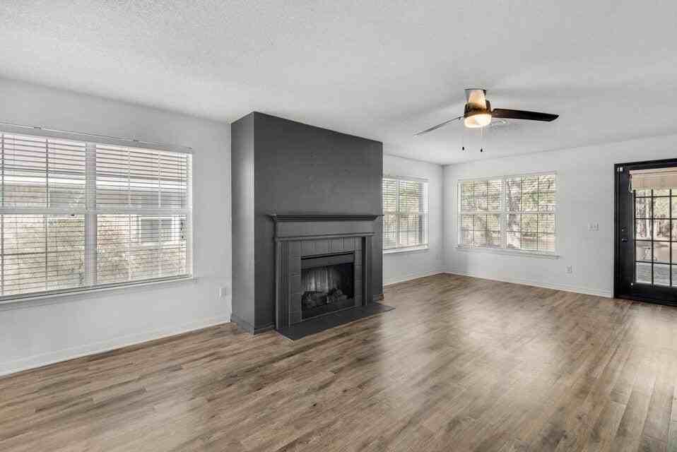 9756 Seafarers Way - Photo 4 of 38