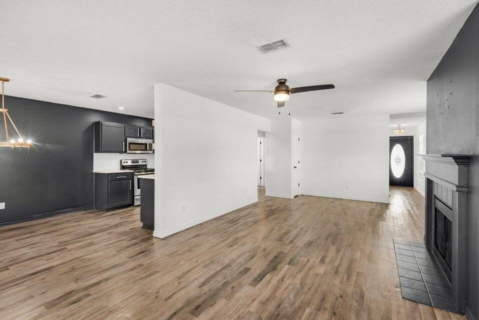 9756 Seafarers Way - Photo 6 of 38