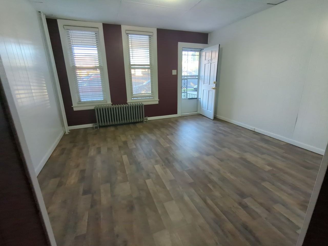 1529 W King St - Photo 3 of 26