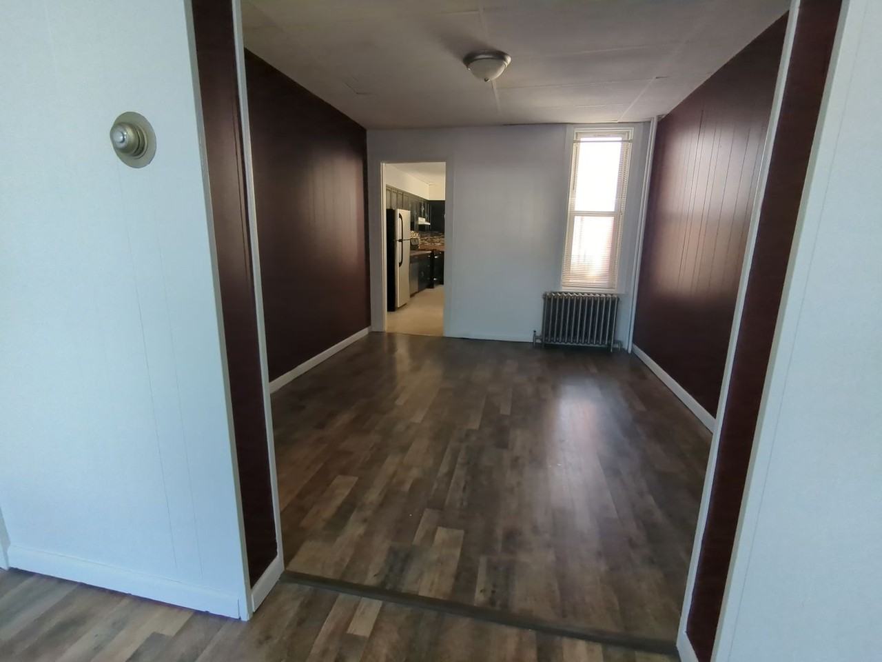 1529 W King St - Photo 4 of 26