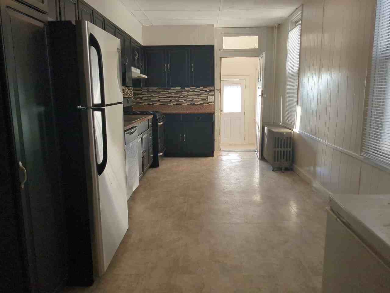 1529 W King St - Photo 7 of 26