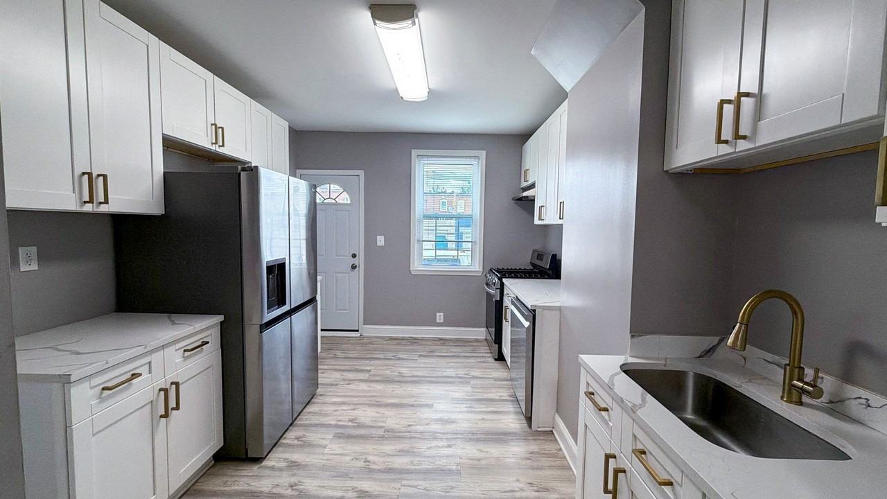 439 N Robinson St #TH - Photo 5 of 16