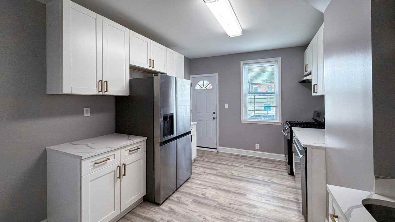 439 N Robinson St #TH - Photo 7 of 16
