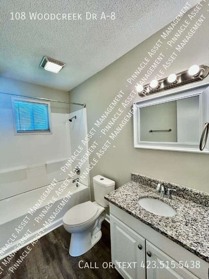 108 Woodcreek Dr - Photo 2 of 38
