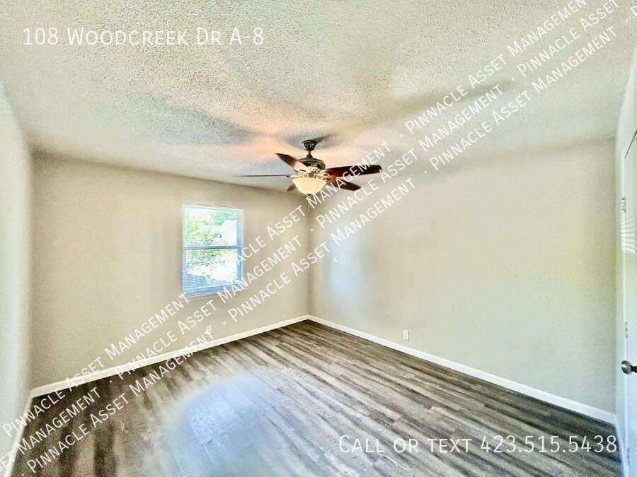 108 Woodcreek Dr - Photo 4 of 38