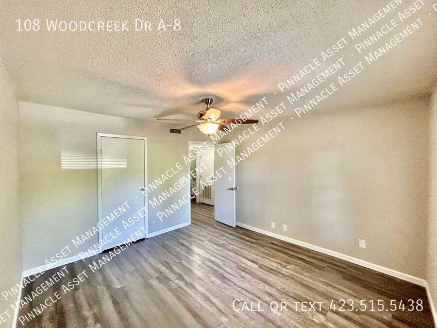 108 Woodcreek Dr - Photo 5 of 38