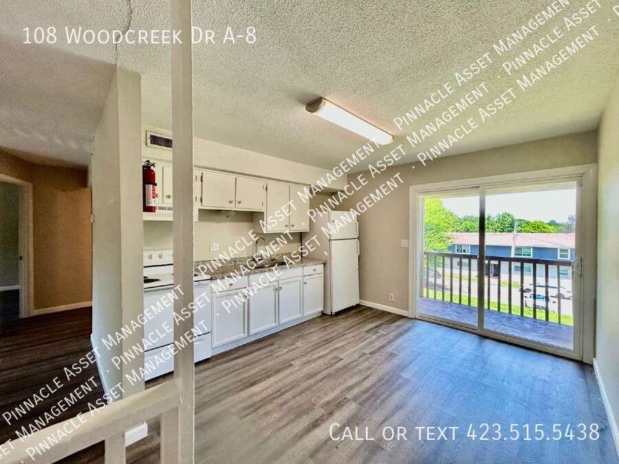 108 Woodcreek Dr - Photo 7 of 38