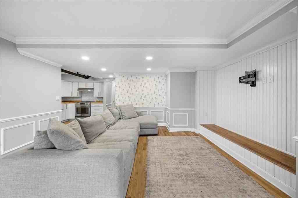 336 Beacon St - Photo 3 of 12