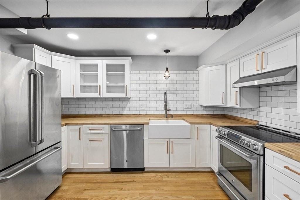 336 Beacon St - Photo 4 of 12