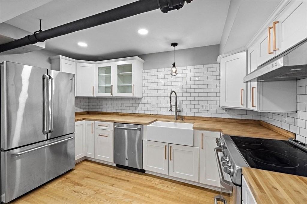 336 Beacon St - Photo 5 of 12