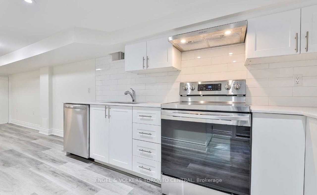 51B Fernwood Park Ave - Photo 4 of 20