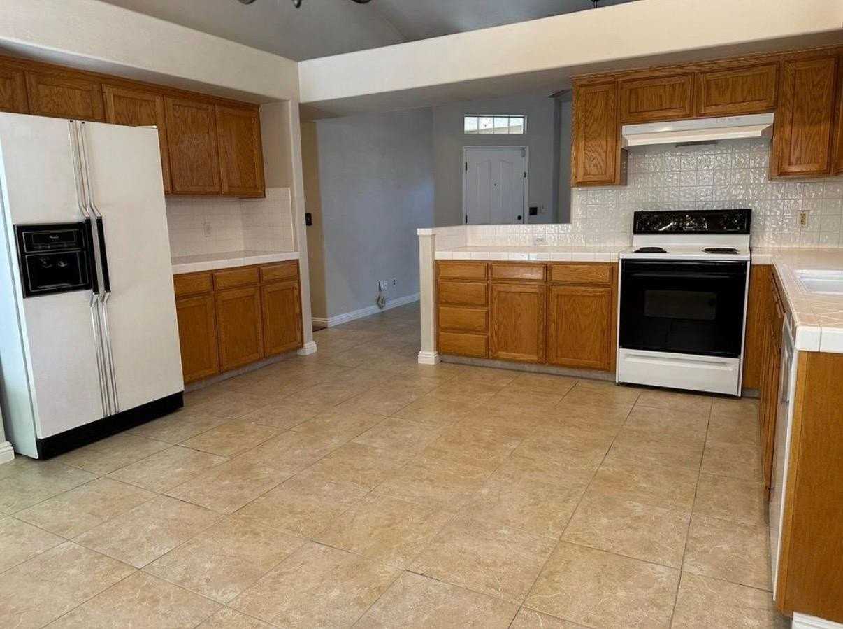 361 W Chennault Ave - Photo 4 of 15
