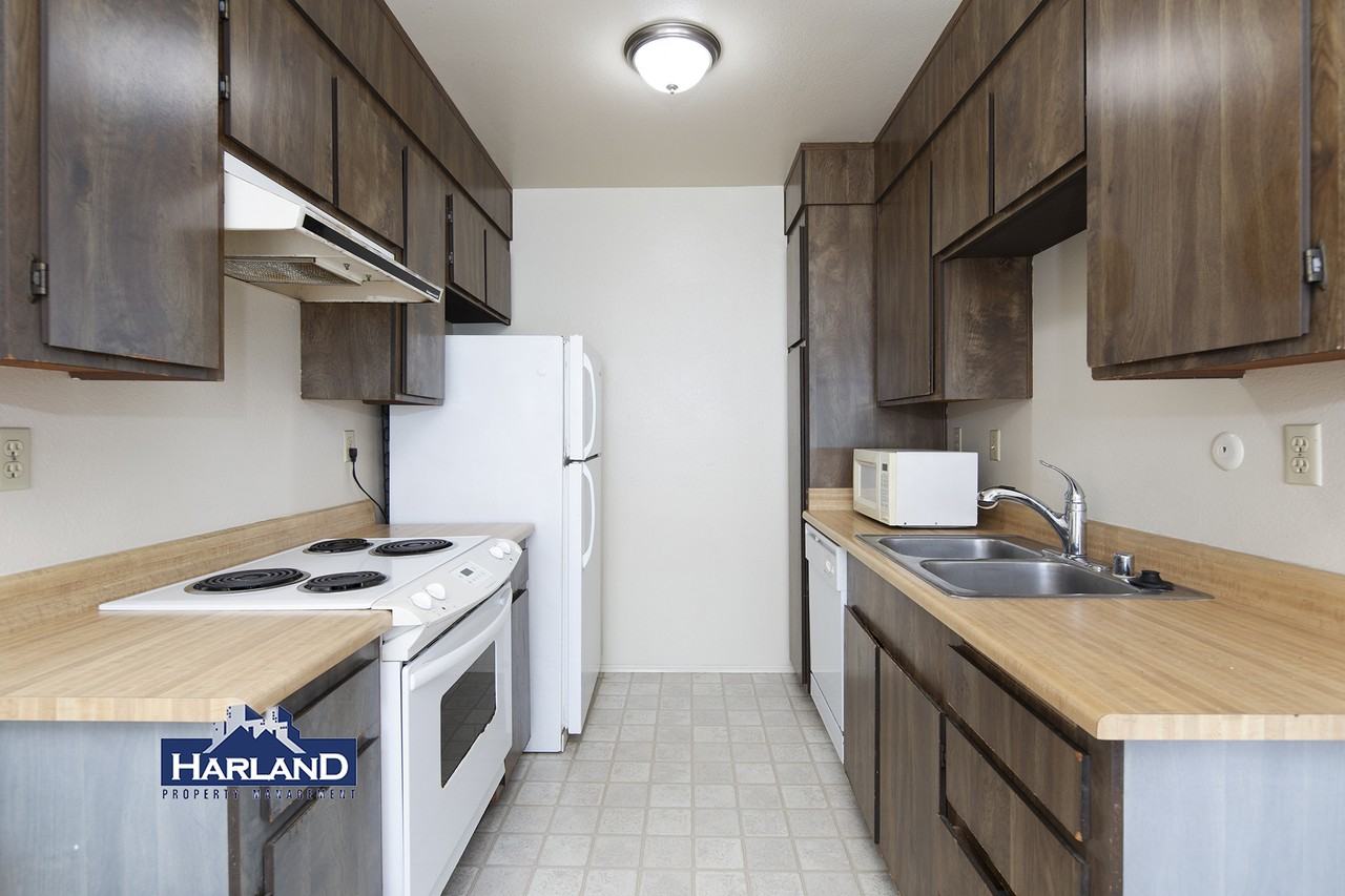 2112-2114 Thomas Ave Unit 3 - Photo 4 of 15