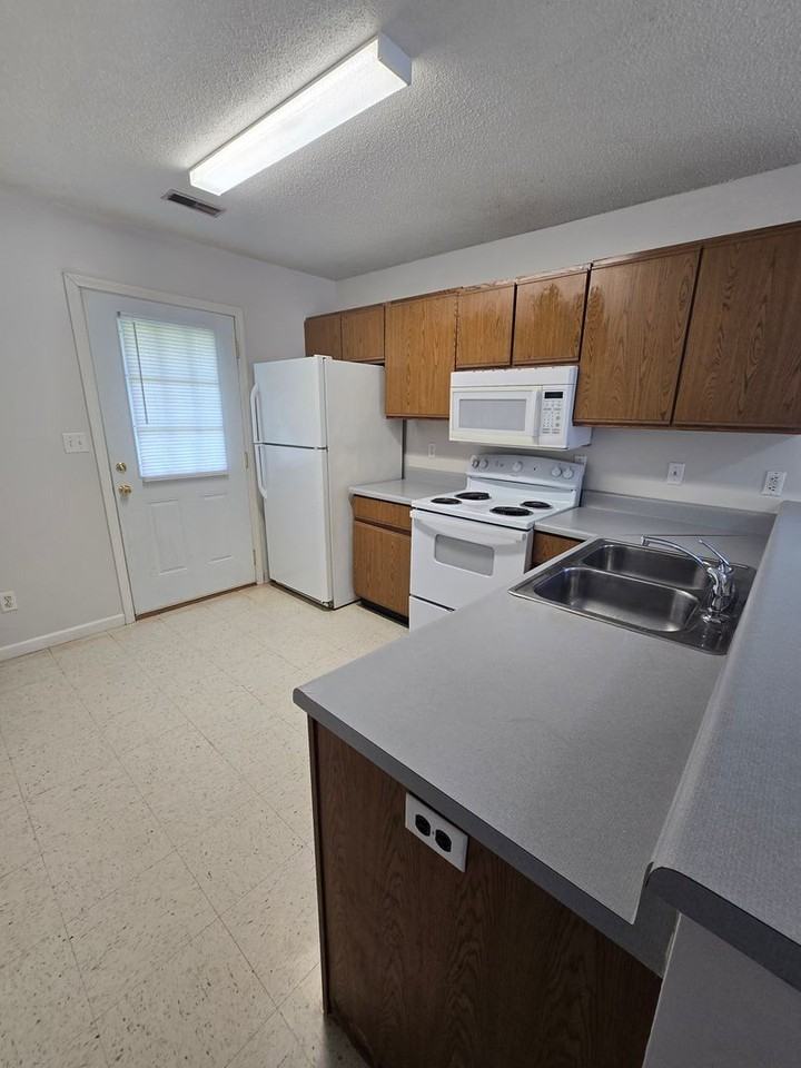 21162118 Arlene Dr - Photo 3 of 8