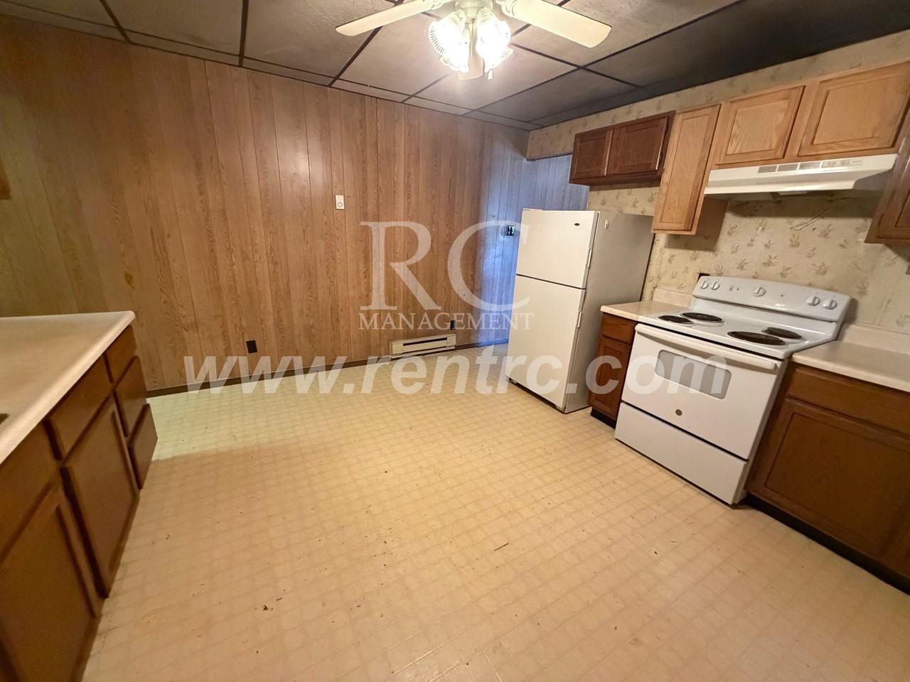 1307 Lape St Apt C - Photo 3 of 9