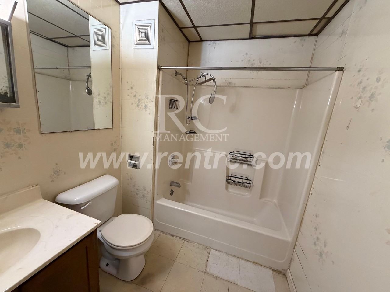 1307 Lape St Apt C - Photo 5 of 9