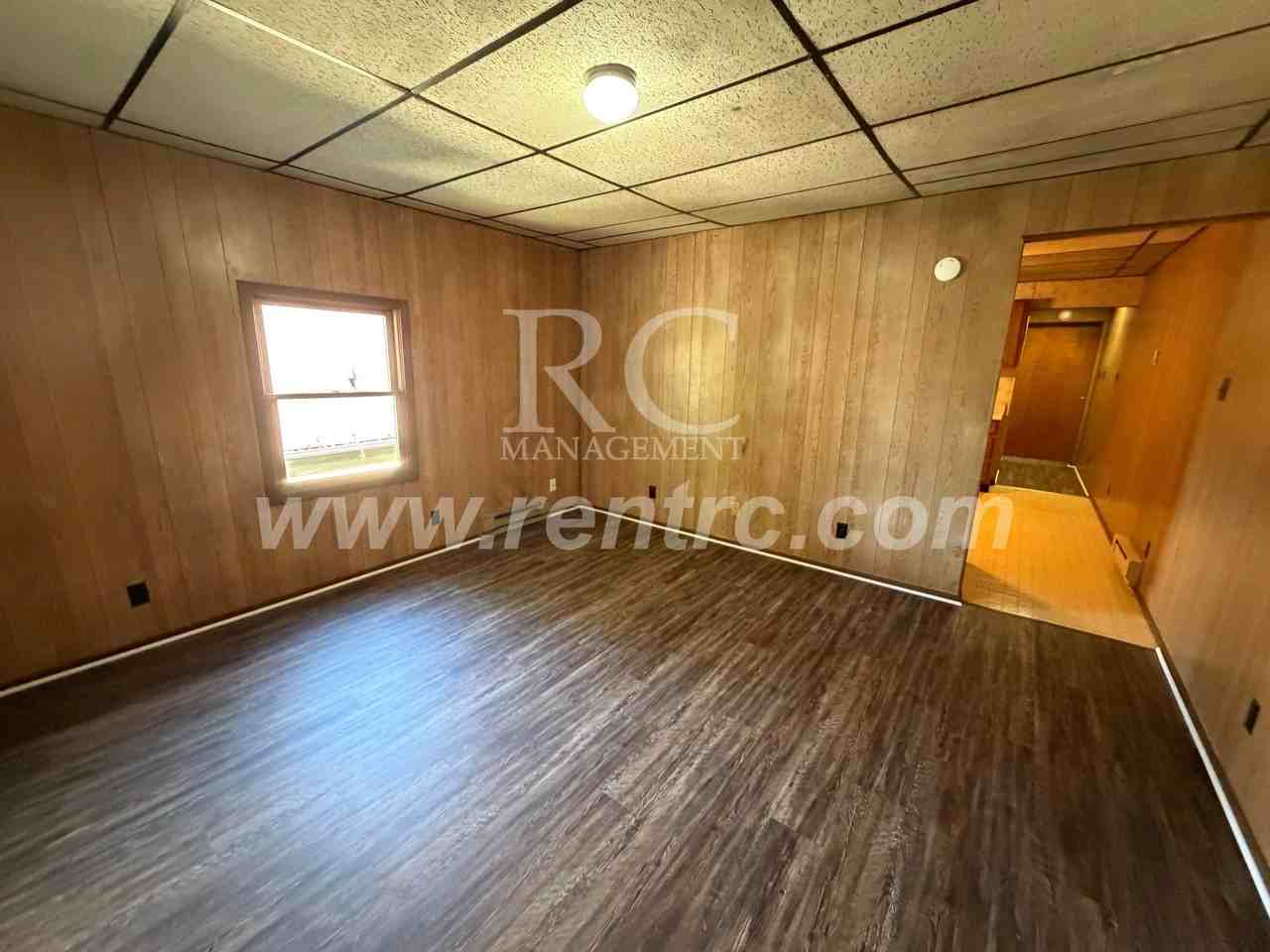 1307 Lape St Apt C - Photo 6 of 9