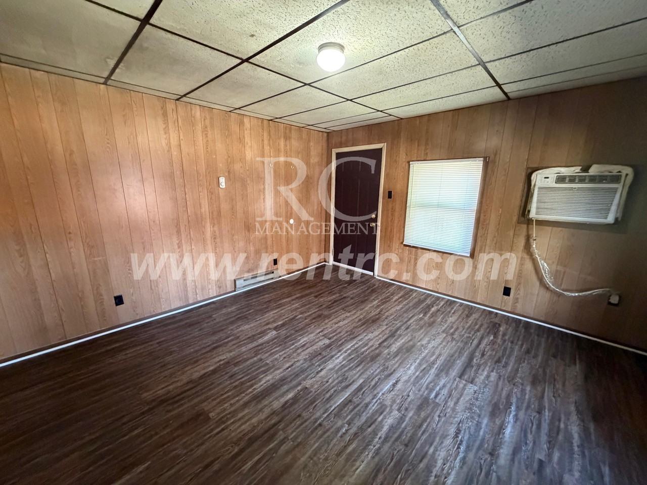 1307 Lape St Apt C - Photo 7 of 9
