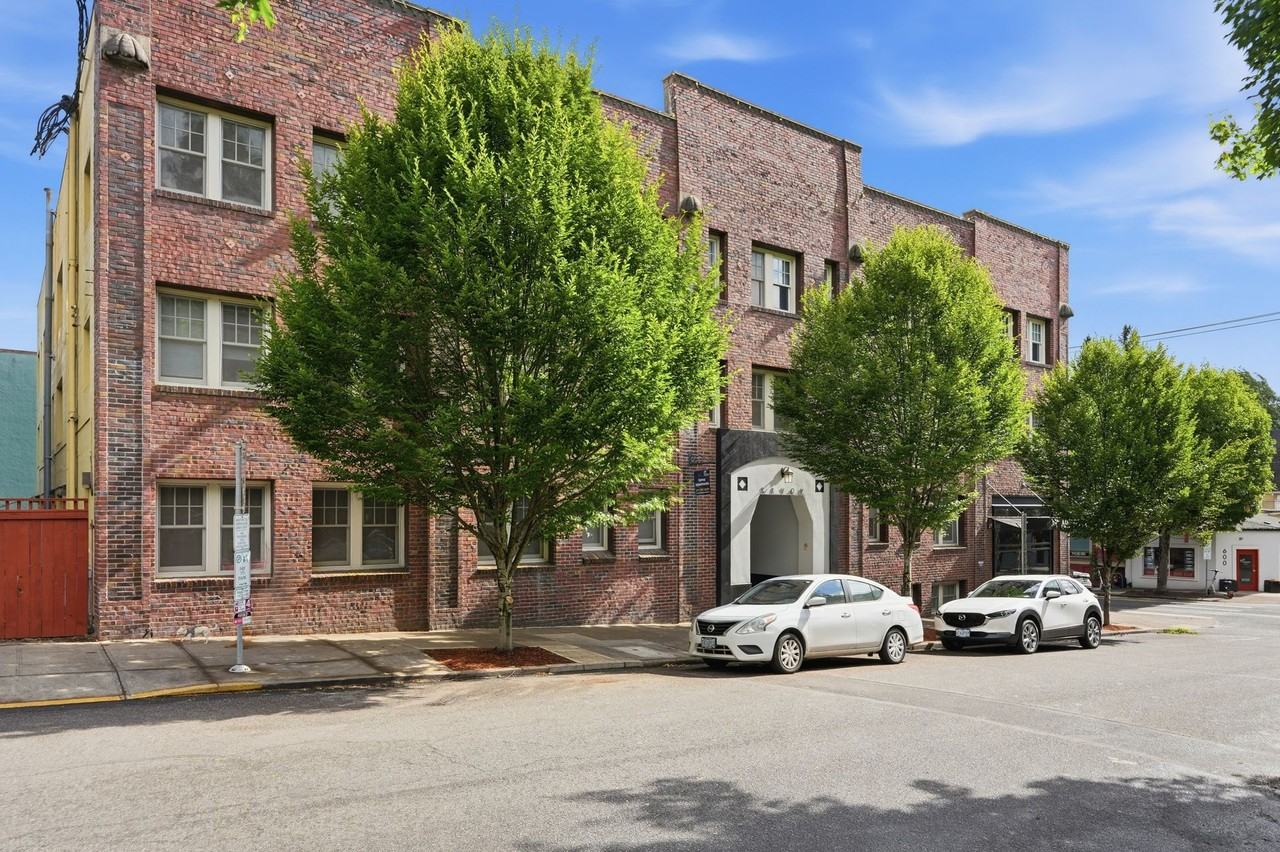 Savoy Apartments - Photo 2 of 5