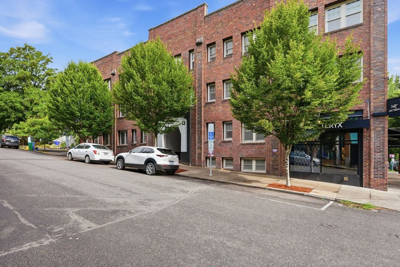 Savoy Apartments - Photo 4 of 5