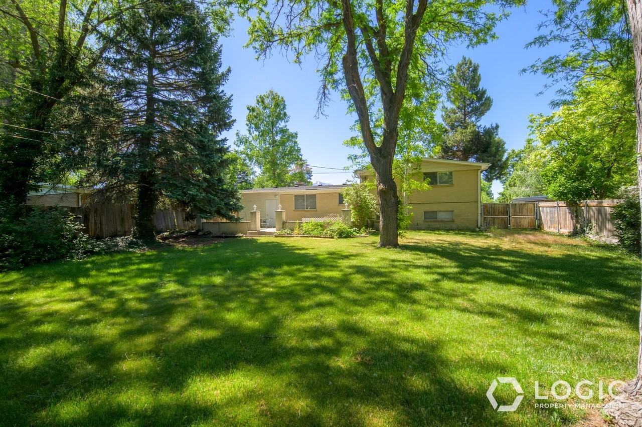 1911 E Cecelia Cir - Photo 4 of 27