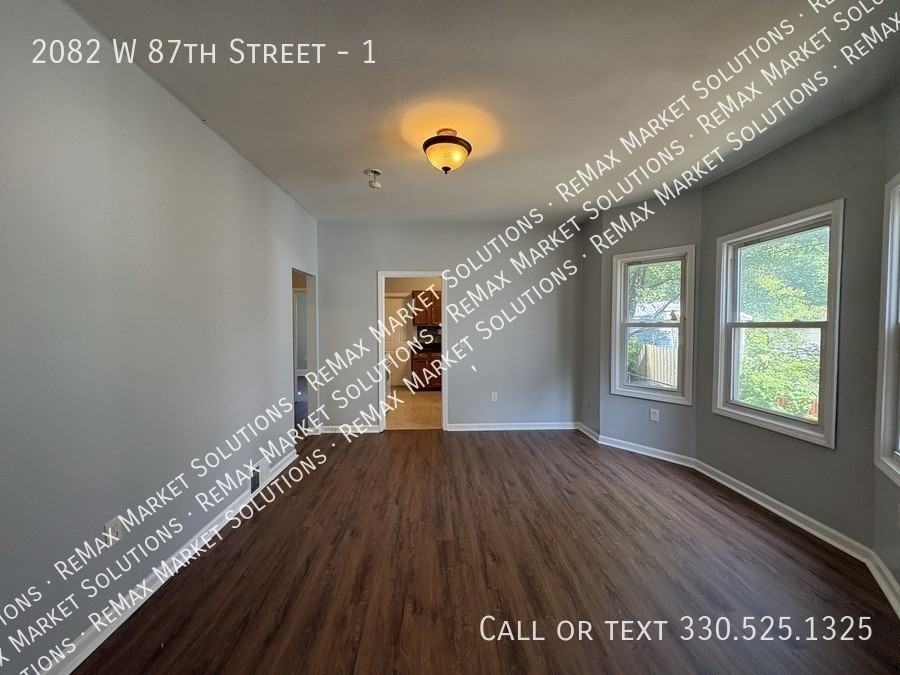 2082 W 87th St #1 - Photo 4 of 12