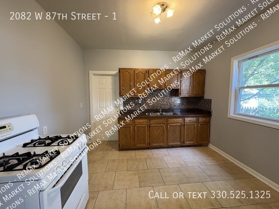 2082 W 87th St #1 - Photo 5 of 12