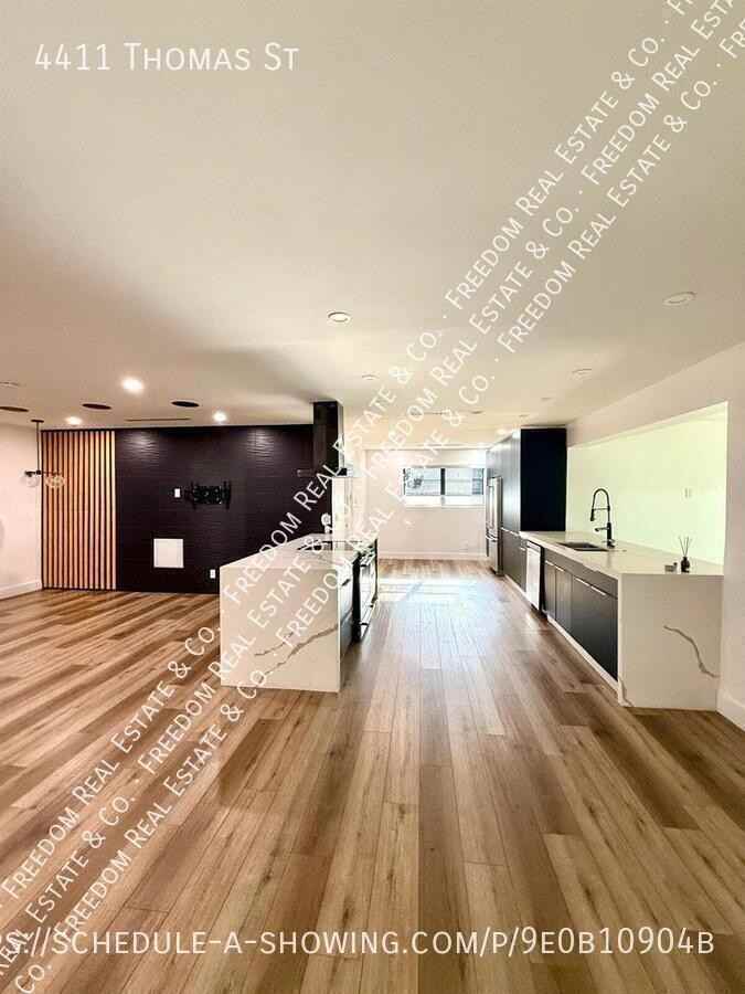 4411 Thomas St - Photo 3 of 14