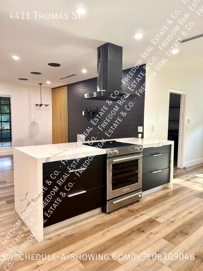 4411 Thomas St - Photo 5 of 14