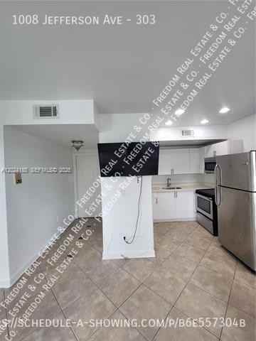1008 Jefferson Ave #303 - Photo 3 of 11