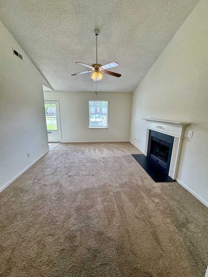 1405 Angels End #A - Photo 2 of 9