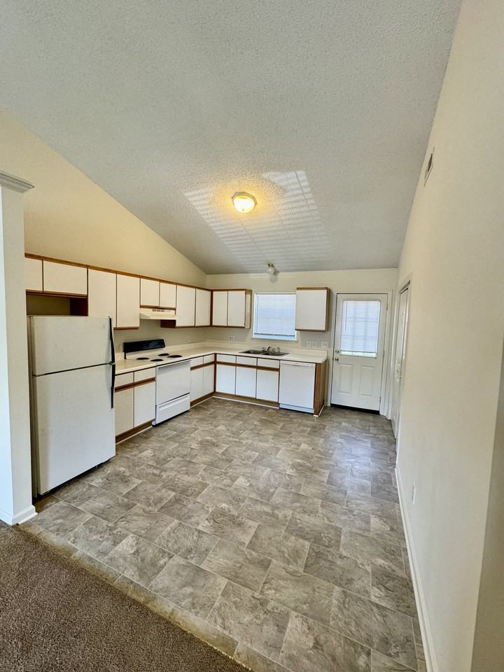 1405 Angels End #A - Photo 4 of 9