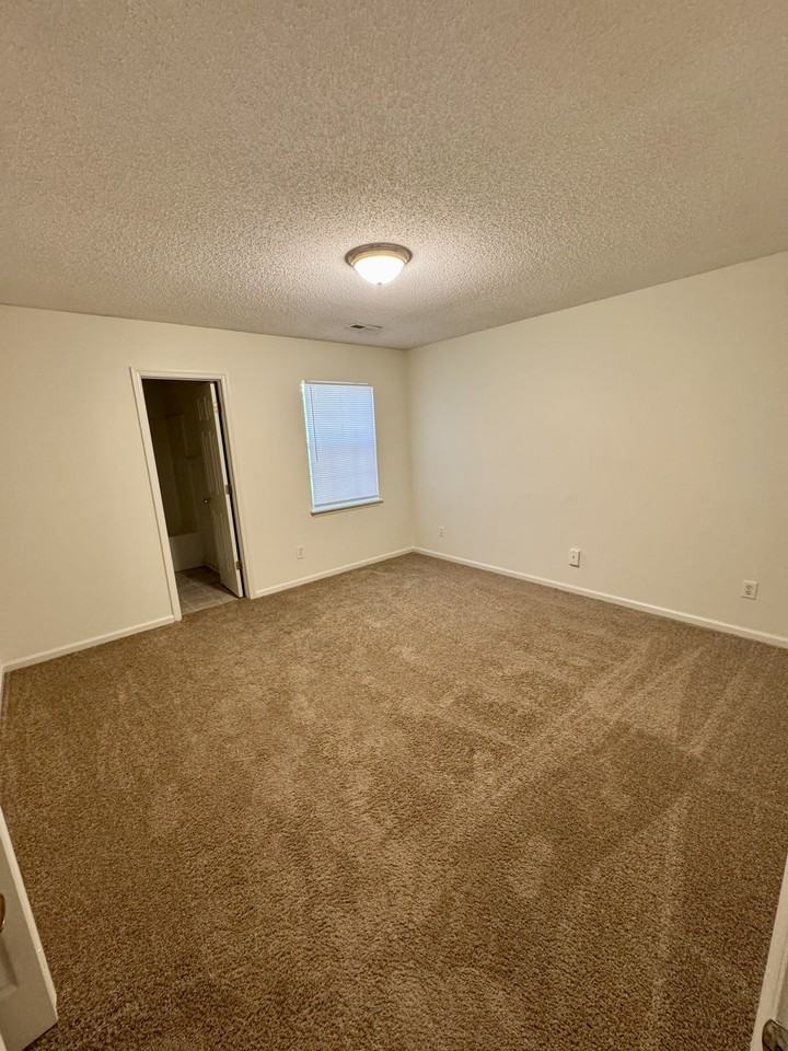 1405 Angels End #A - Photo 5 of 9