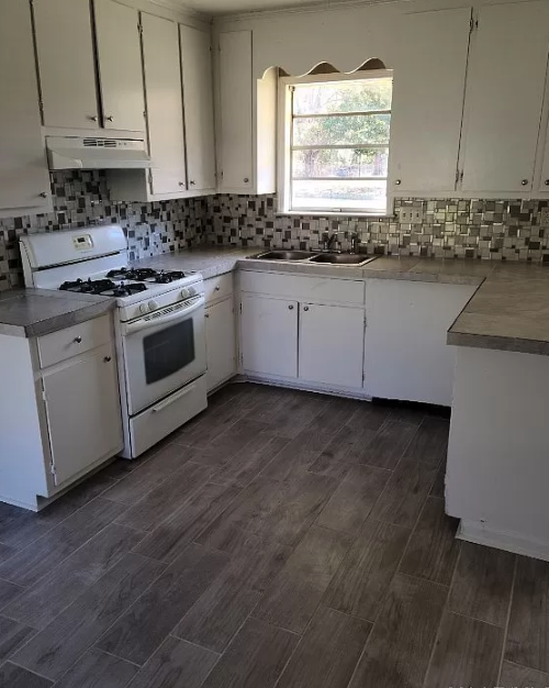 3136 Montwood Dr - Photo 3 of 13