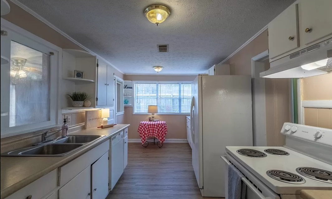 2054 Oklahoma St - Photo 5 of 21