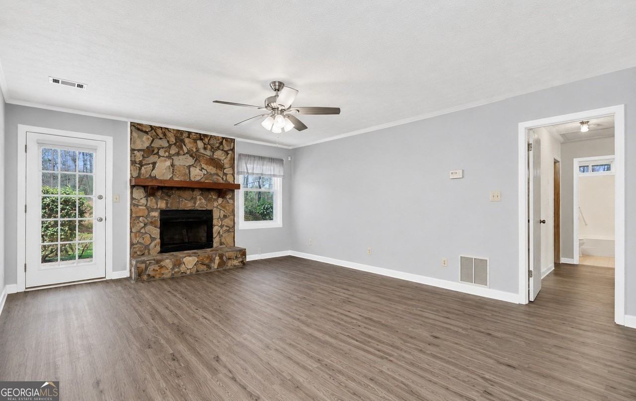 50 Old Lantern Dr - Photo 2 of 3